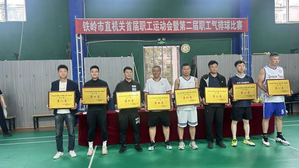 喜悦, 佟建男, 员干部们纷